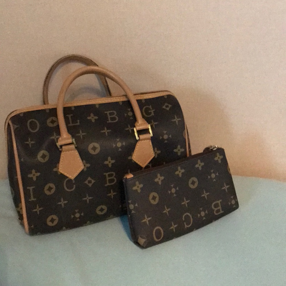 Purse with clutch